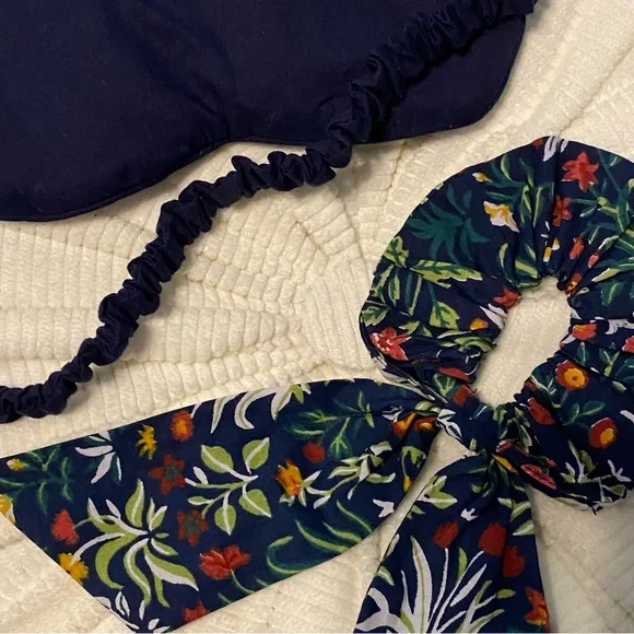 Printfresh Unicorn Garden Sleep Mask and Scrunchie Set - Picture 6 of 12